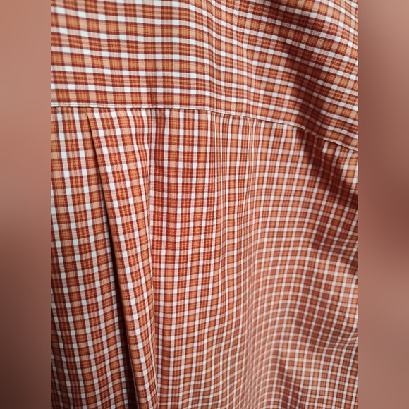 EUC Eddie Bauer Men's L Relaxed Fit, Wrinkle Resistant Short Sleeve Button Down - Picture 4 of 4